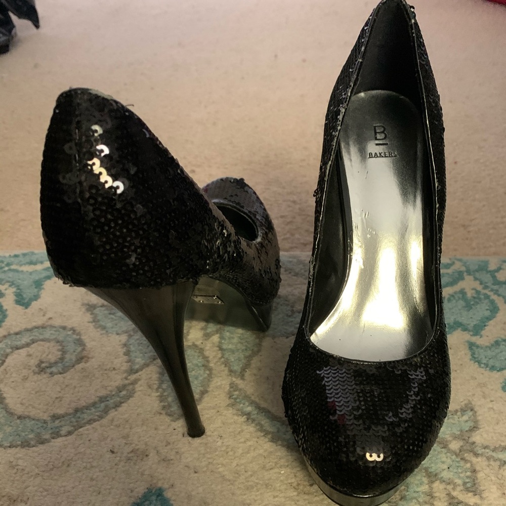 Pumps - Picture 2 of 8